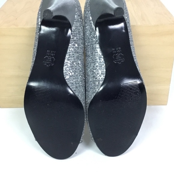 Touch of Nina Womens Silver Peep Toe Heels  8M - Picture 7 of 8